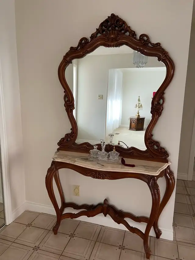 French Louis XV Style Vintage Carved Mahogany Frame Wall Mirror in Other Tables in Mississauga / Peel Region - Image 2