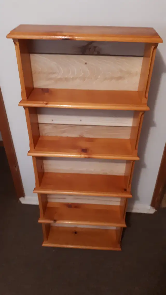Shelves Wooden Small in Bookcases & Shelving Units in City of Toronto - Image 8