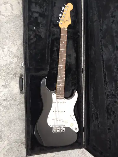Virtually unplayed, mint condition 1983 Fender Stratocaster. Zero wear and Zero damage. Plays and so...