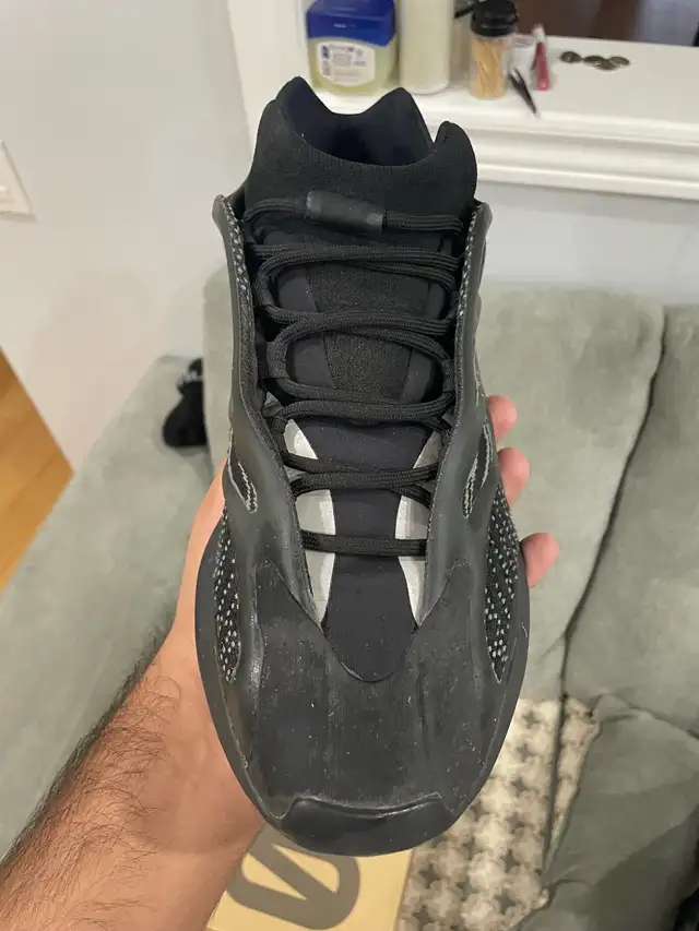 Adidas Yeezy 700 V3 Alvah - Size 11.5 in Men's Shoes in Mississauga / Peel Region - Image 7