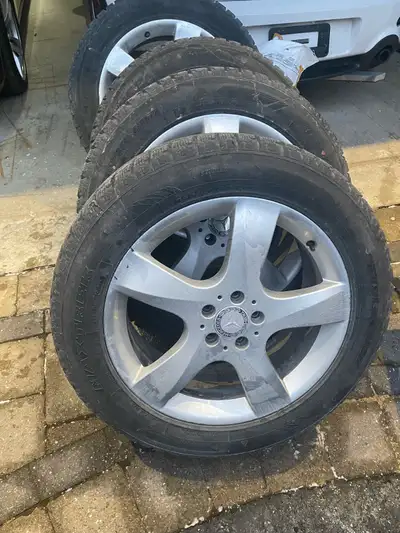 255/50R19 Rims and Tires less than 2000kms Came off 18 Mercedes GLE400 DOT 2024 $1200 for complete s...