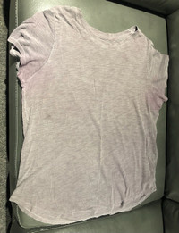 Old Navy women’s purple-grey T-shirt size large | $1 