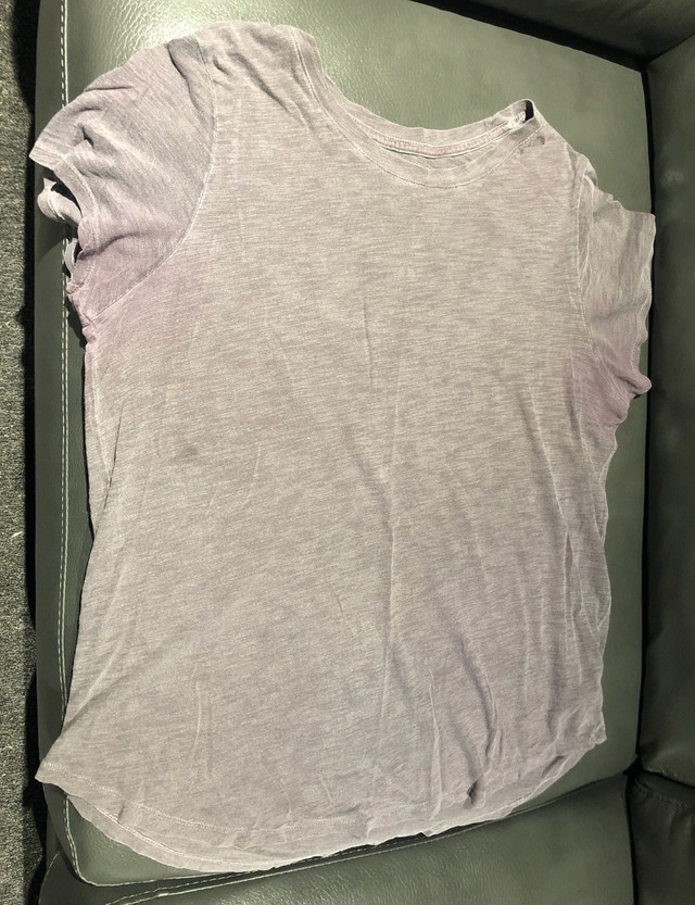 Old Navy women’s purple-grey T-shirt size large | $1  in Women's - Tops & Outerwear in Kingston