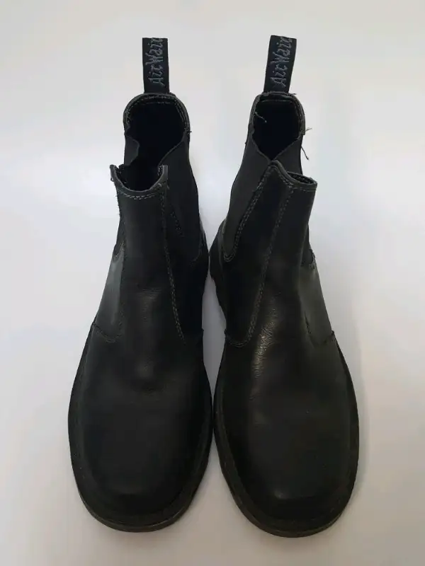 DR MARTEN WALT CHELSEA BOOT Doc Martens ⎮Mens 9 US in Men's Shoes in City of Toronto - Image 4