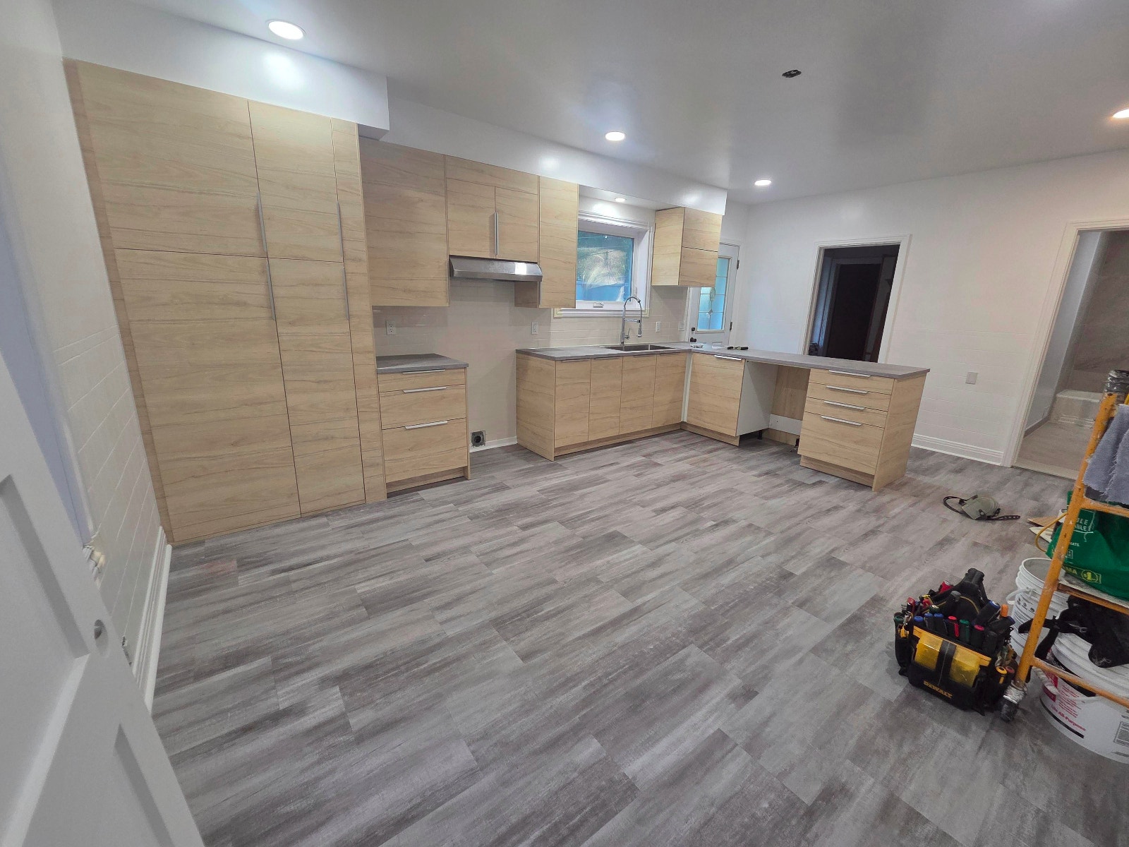 654 Filiatrault Street — photo 2