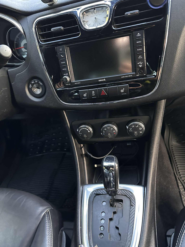 2013 Chrysler 200 limited in Cars & Trucks in Markham / York Region - Image 4