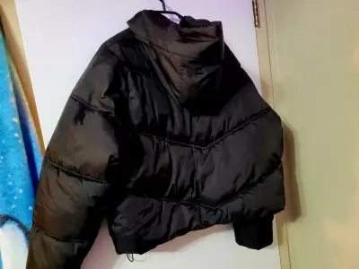 Womens Crop Puffer Jaket size XL, View more