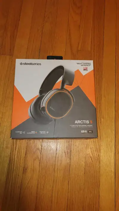 Steelseries - Arctic 5 gaming headset Used like new, with all cables included $110 OBO