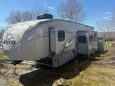 Notre belle roulotte est à vendre! Jayco BHOK 29.5 pieds 2019. 2 slide-out, grande cuisine extérieur...