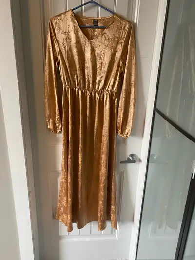 modest gold dress size M, View more