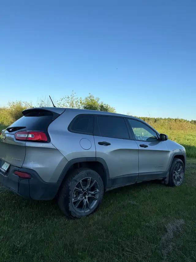 2015 Jeep Cherokee 483712969842380803