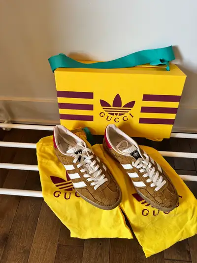 Selling these beautiful brand new Gucci shoes, never worn and in perfect condition. They come with t...