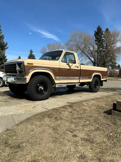 Selling my 1986 f250 diesel it’s a 4speed standard 4x4. This truck is in really good shape for its a...