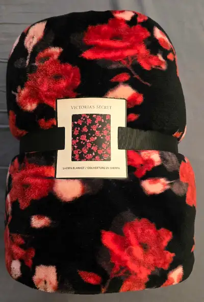 NEW! Victoria's Secret Sherpa Soft Fleece Red Florel Blanket!, View more
