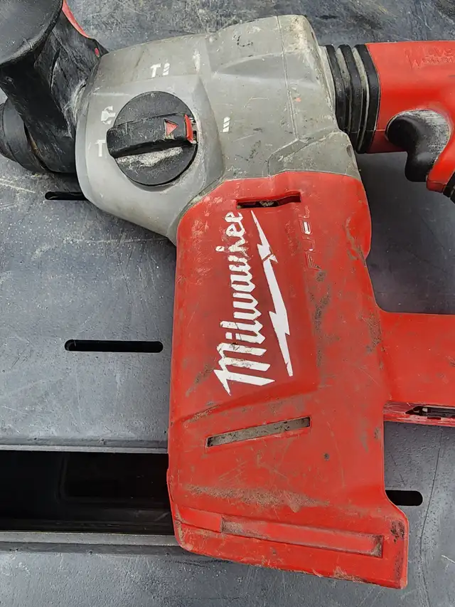 Milwaukee 1" (25mm) SDS Plus Rotary Hammer Drill Model 2712-20 in Power Tools in Windsor Region - Image 8