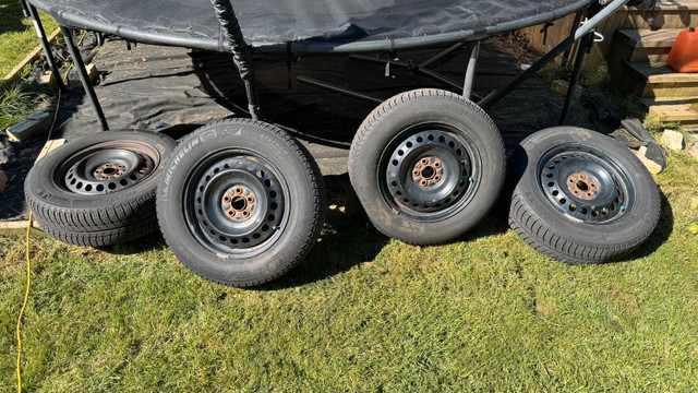 215/65R16 Snow Tires on Subaru steel rims in Tires & Rims in Kitchener / Waterloo - Image 2