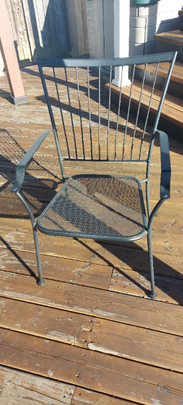 Looking for iron patio chairs dans Mobilier pour terrasse et jardin  à Chatham-Kent