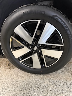 VERY NEW(2800 KLM) KUMHO CRUGEN HP71 TIRES 275/50 r20 $1000 obo