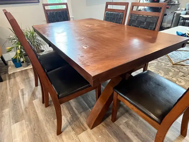 dinning table in Dining Tables & Sets in Bedford - Image 3