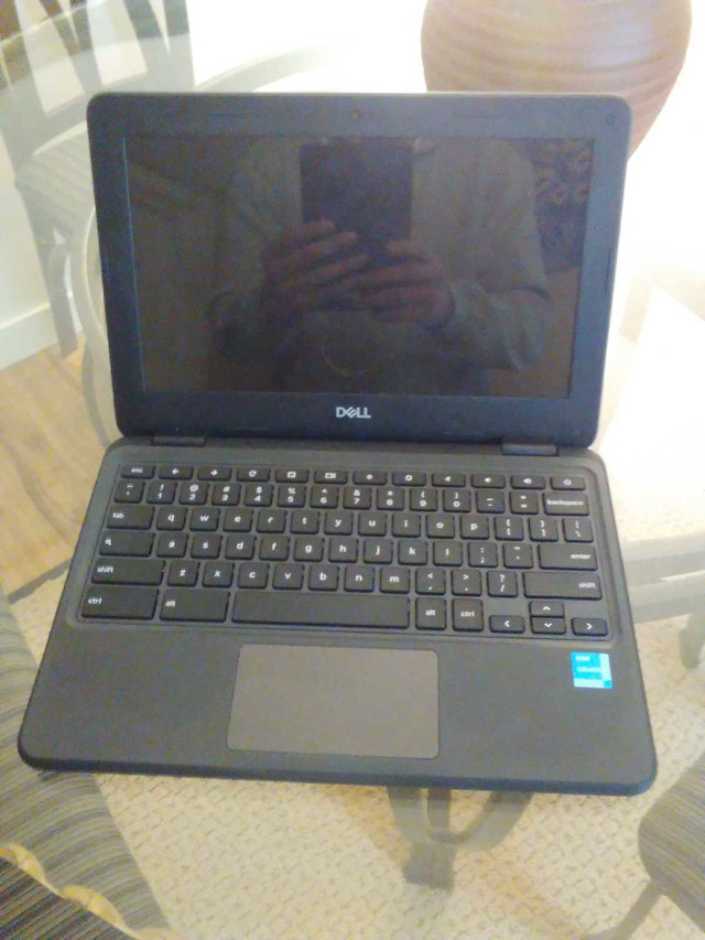BLOWOUT SALE DELL 3110 FOR 180$ used one month!!! in Laptops in North Shore