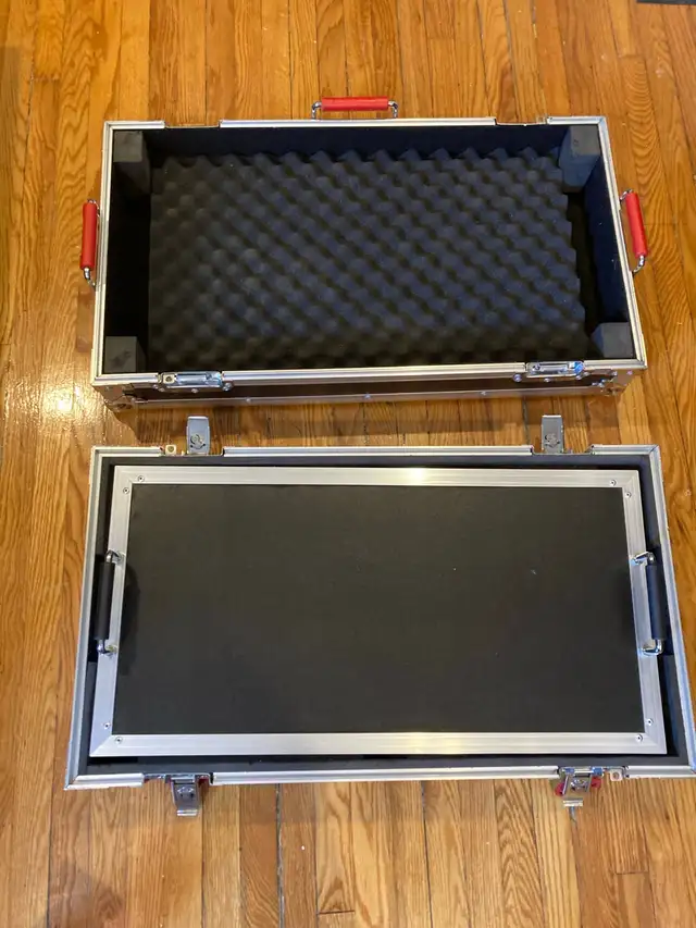 Gator Pedal Board Large with road case  in Amps & Pedals in City of Toronto - Image 2