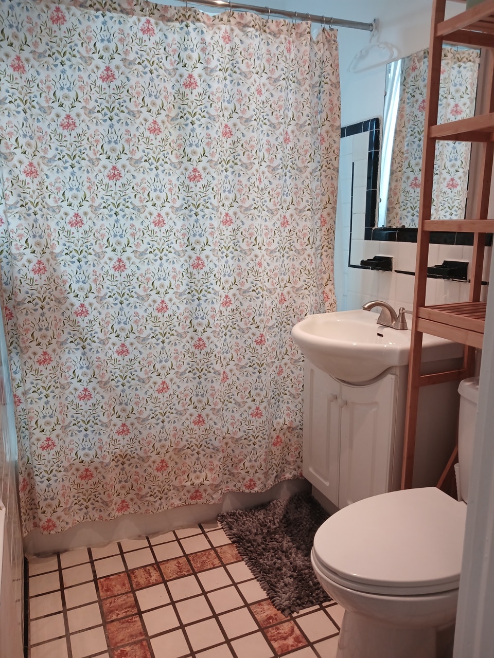 Bright Pet Friendly 3½ in Westmount — $1,540/month 4