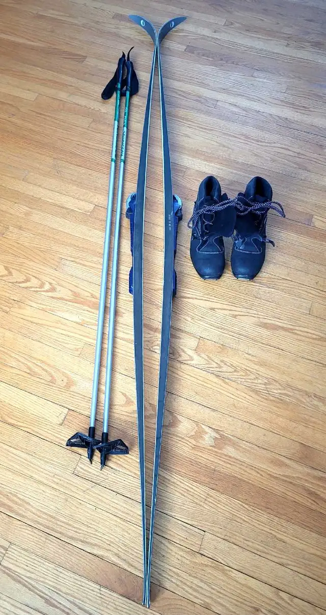 Cross Country Ski set - Mens 8.5 - 10.5 / Womens 9.5-11.5 in Ski in Winnipeg - Image 10