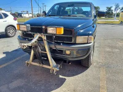 Dodge Ram 1500 SLT- king cab - automatique en bon état - démarreur a distance -moteur 5.2 en bon éta...