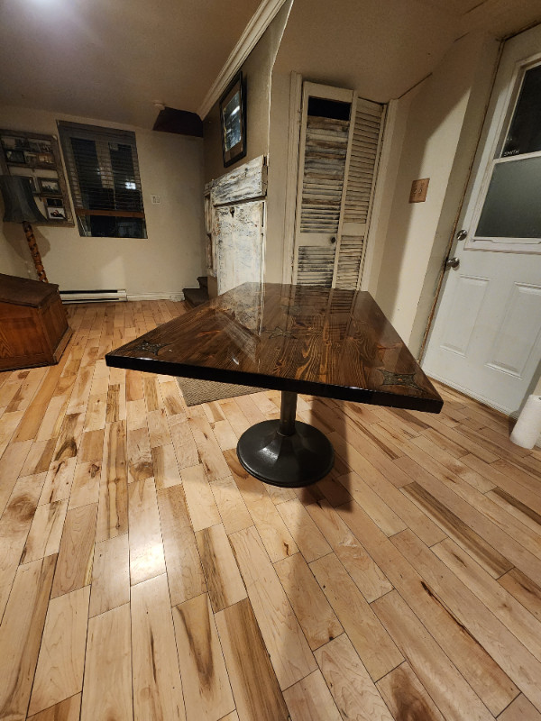 Table a l'epoxy faite à la main dans Mobilier de salle à manger et cuisine  à Laurentides - Image 2