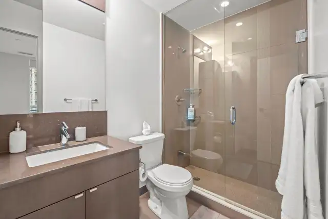 Stunning Modern 2bed/2bath Furnished Apt in Other Countries in Canada - Image 10