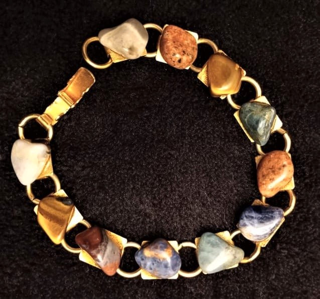 Polished Semi-Precious Stone & Golden Metal Link Clasp Bracelet! in Jewellery & Watches in London