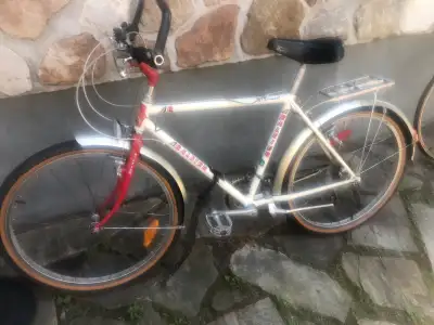 VELO Raleigh 26PO,21 VITESSES, Fonctionnel Équipé , ailes ,rack,, View more
