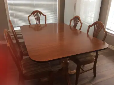 Hard Wood Dining Room Table 4 Side Chairs 1 Captain Table comes with 1 leaf Table and chairs have be...