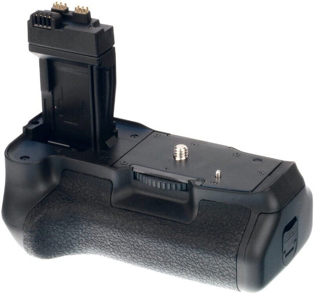 DigiPower PGR-CNE8 Power Grip for Cannon Rebel T2i/T3i, Black in Cameras & Camcorders in Mississauga / Peel Region
