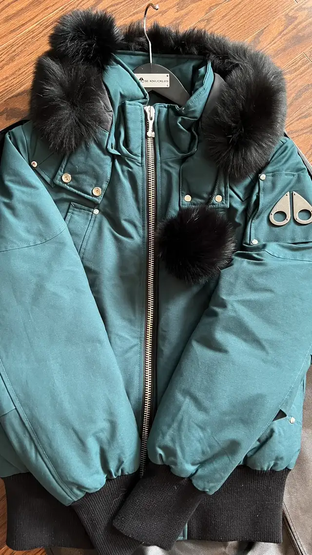 Moose knuckles UNISEX ORIGINAL BOMBER FUR large size  in Kids & Youth in Oakville / Halton Region - Image 2