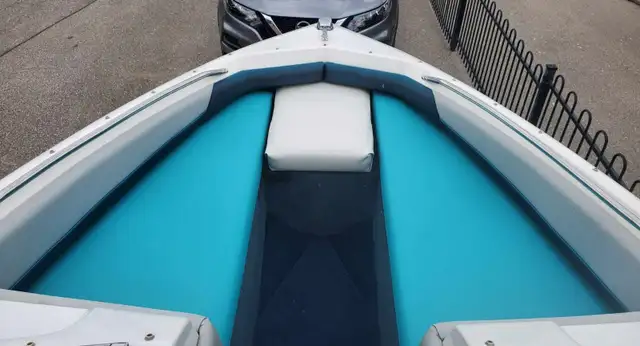 20ft Bayliner Bowrider with V8! in Powerboats & Motorboats in Peterborough - Image 4