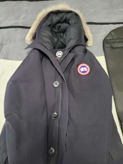 Like new Canada Goose Chateau Parka Fusion Fit, View more