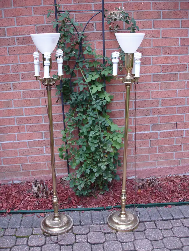 Pair of torchiere floor lamps in Indoor Lighting & Fans in Markham / York Region - Image 2
