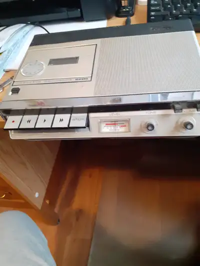 PhILIPS CASETTE RECORDER 2205, View more