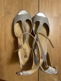 Dream pair women shoes - size 11 - silver