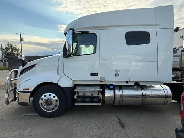 2020 VOLVO VNL 740
