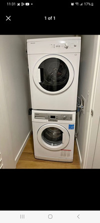 Like NEW Bloomberg “24” apartment size washer dryer