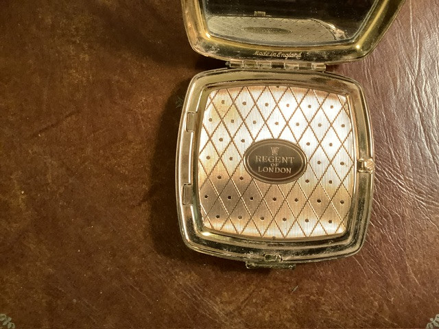 Vtg 1960’s Regent of London Powder Compact in Arts & Collectibles in Belleville - Image 3