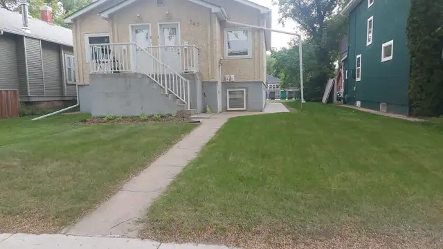 Available Aug 15th: 1 bedrm Apt within a Fourplex near Downtown