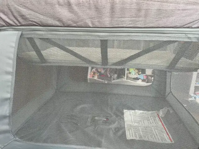 Maxi-Cosi Swift Play Yard (Grey) - Excellent Condition in Playpens, Swings & Saucers in City of Toronto - Image 4
