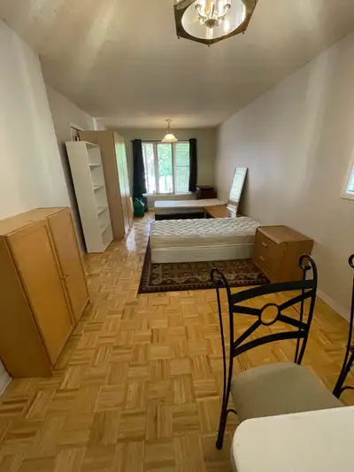 Call Meraj : 647 & 273 & 1515 IMMEDIATELY Available from NOV , 2025 Intersection: Colonial /The Coll...