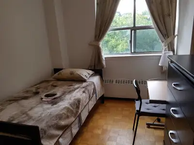 Furnished room seen in picture Wifi and hydro included, upper flr apt Sheppard - Yonge area - 3 mins...