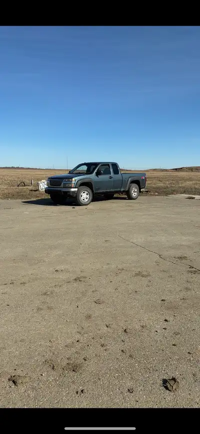 06 Chevy Colorado 4 x 4 five speed manual transmission 3.5 L engine runs and drives good 4 x 4 works...