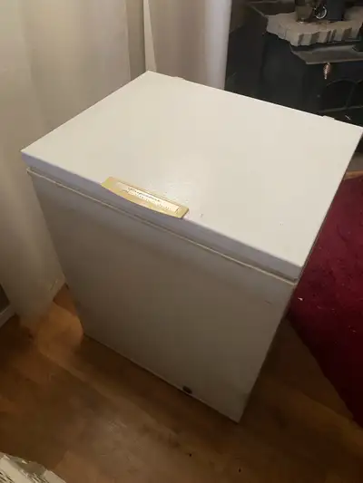 Small chest freezer. Working with no issues (we upgraded to larger feeezer). Exterior dimensions 27”...