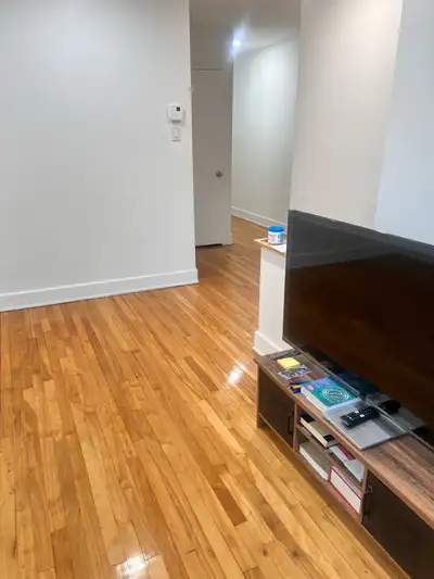 Une belle chambre à louer dans une 41/2 située à London/Henri Bourassa tout inclut près du super mar...